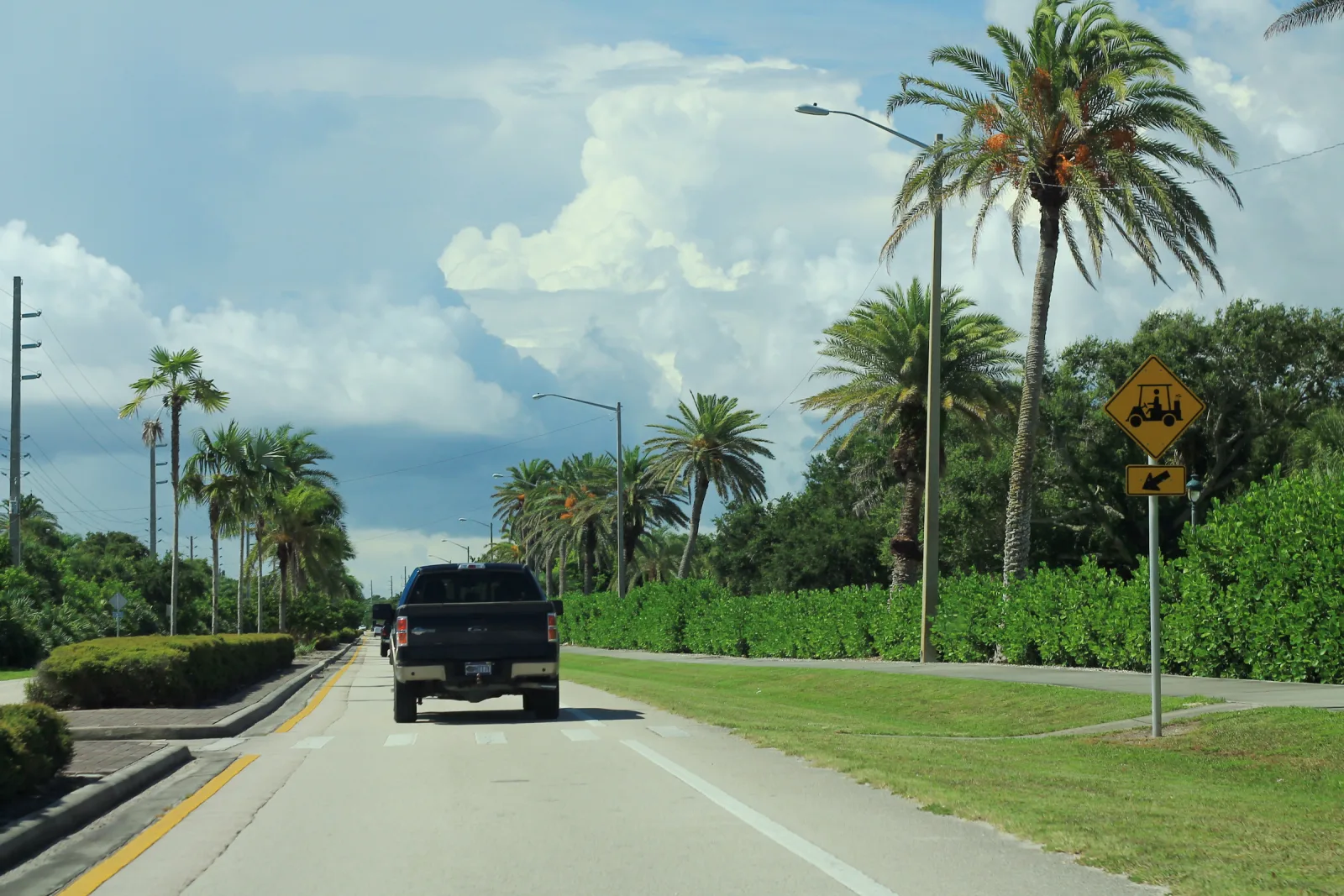 A golf cart crossing sign beside State Road A1A on Florida's Atlantic coast.