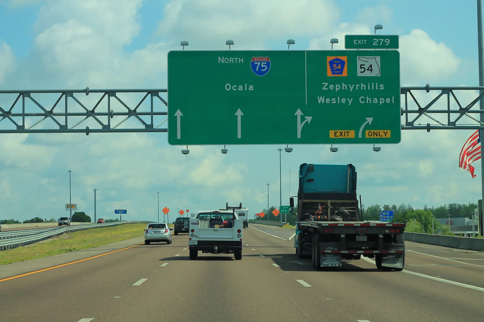 The northbound I-75 sign for Exit 279 to Wesley Chapel and Zephyrhills
