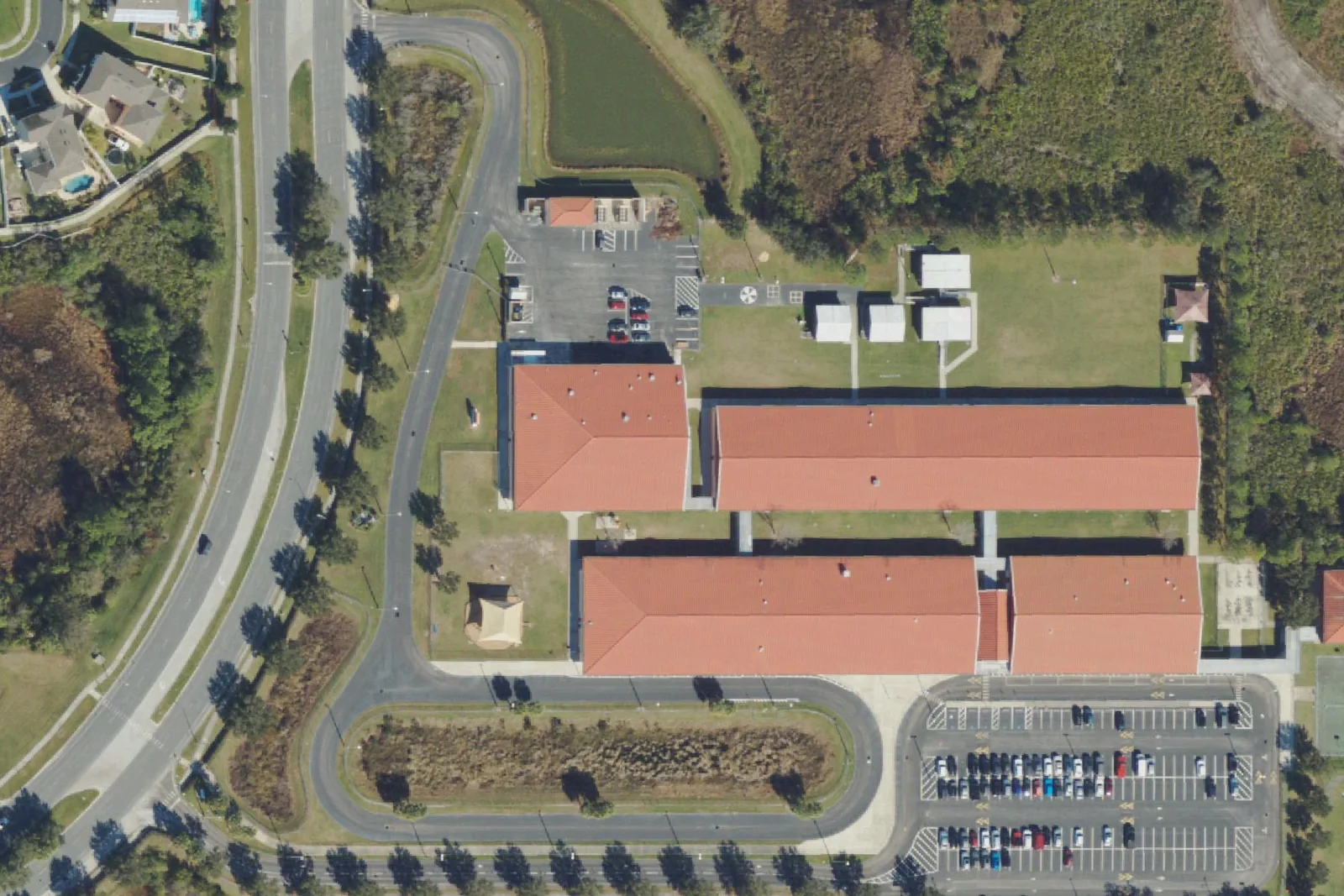 New River Elementary School's red-roofed classroom buildings on River Glen Boulevard, seen from the air.